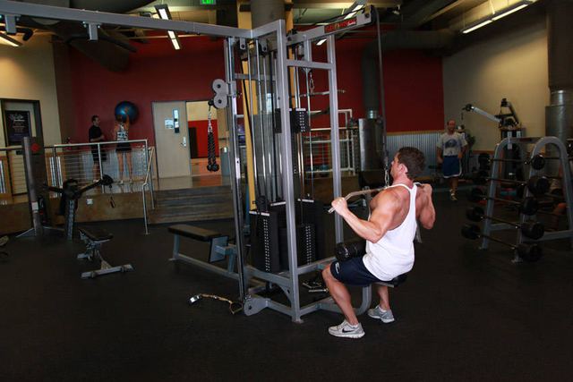 Lat Pulldowns – end position
