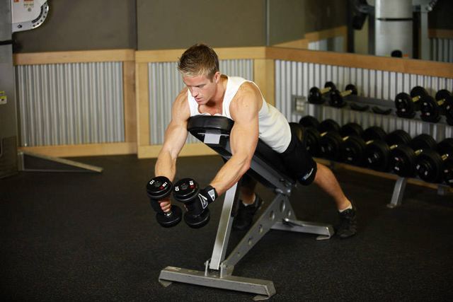 Reverse Dumbbell Flyes – start position
