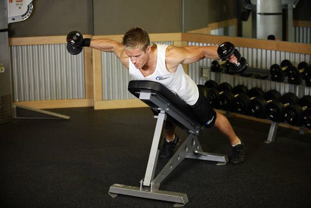 Reverse Dumbbell Flyes – end position